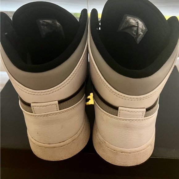 Jordan 1 Mid 6Y - Picture 2 of 3